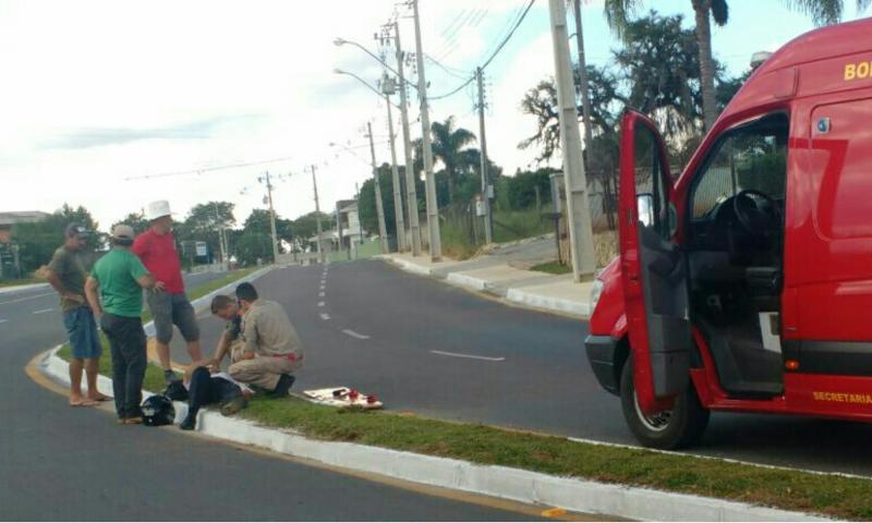 Motociclista ferido em queda na Caetano Munhoz 