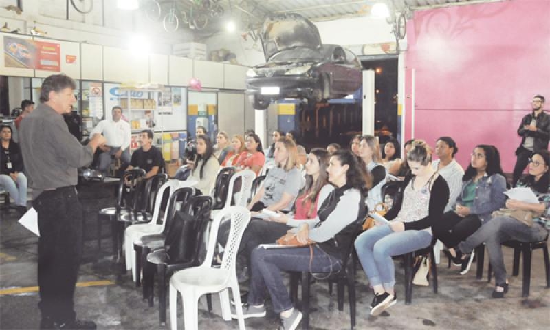 Mecânica para mulheres no Cambuí Centro Automotivo