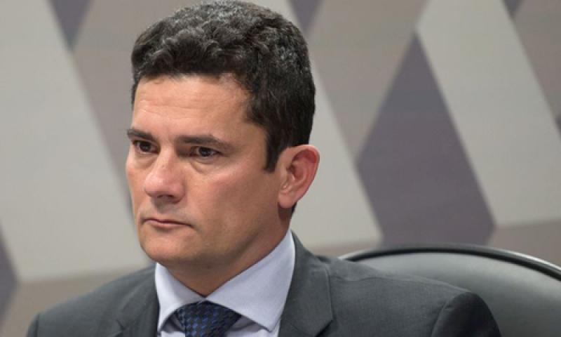 Sergio Moro aceita convite de Bolsonaro e será ministro da Justiça