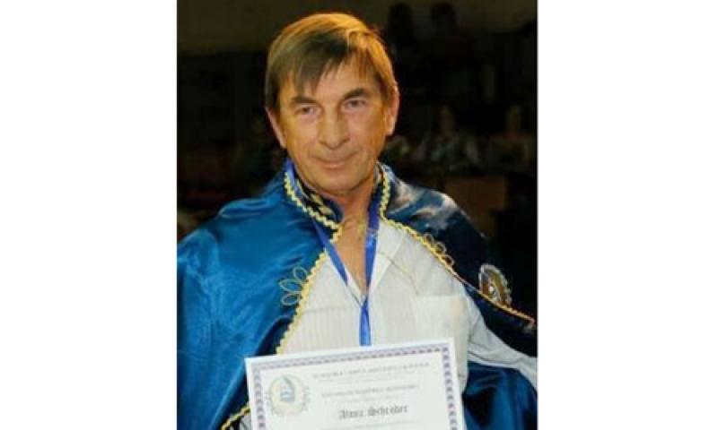 Morre Almir Schroder