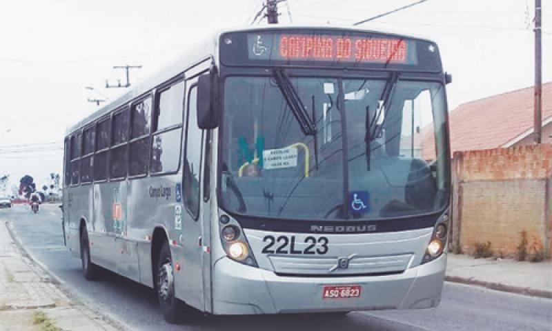 Usuários do ligeirinho reclamam do número baixo de ônibus nos finais de semana