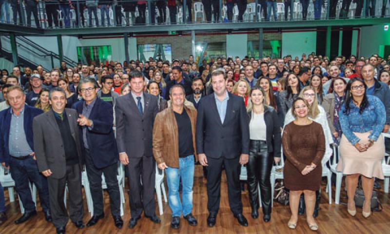 Palestra com Clayton Conservani reúne 600 pessoas no Clube União