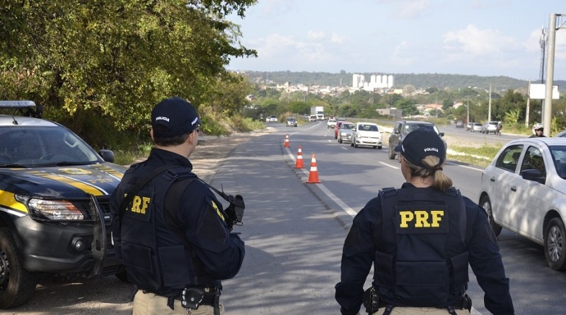 PRF flagra 5,9 mil veículos acima da velocidade durante o feriado no Paraná