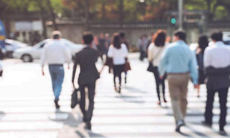 Estar atento é a principal medida para se prevenir crimes durante compras de fim de ano