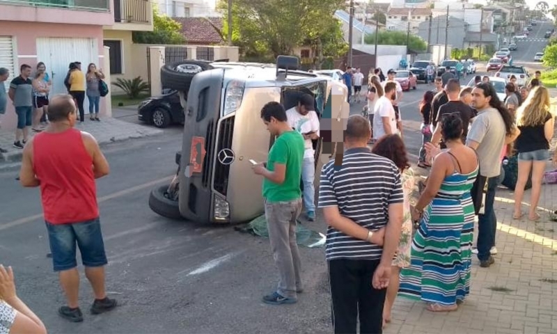 Crianças feridas em tombamento de Van Escolar