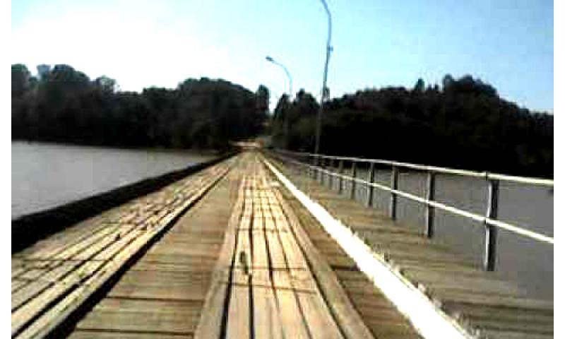 Ponte sobre a barragem do Rio Verde está bloqueada