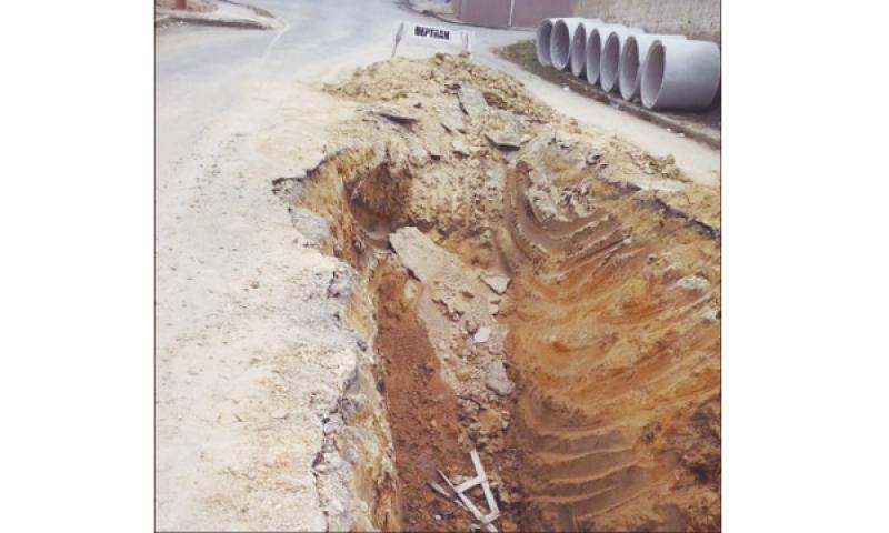 Grande buraco deixado em rua é motivo de reclamação no Águas Claras