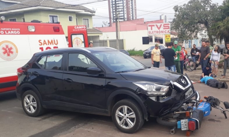 Samu socorre motociclista ferido em acidente na Avenida Centenário