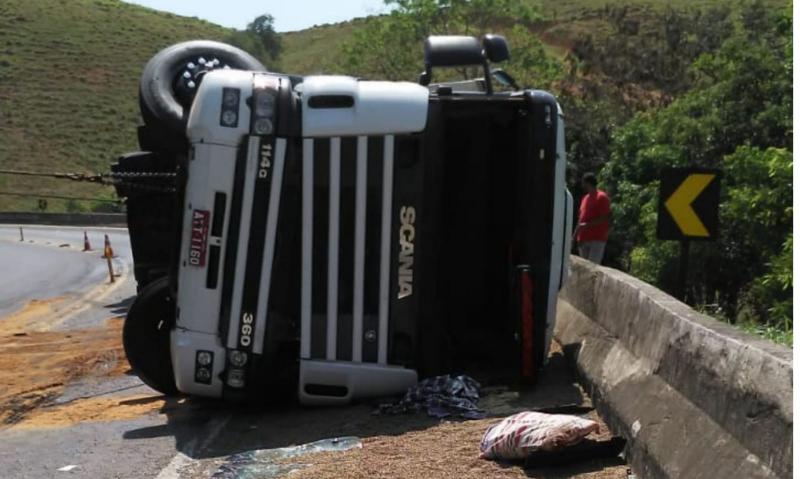 Caminhoneiro Campo-larguense sofre acidente no Espírito Santo