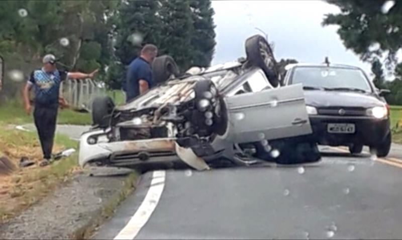 Capotamento na Estrada de Balsa Nova