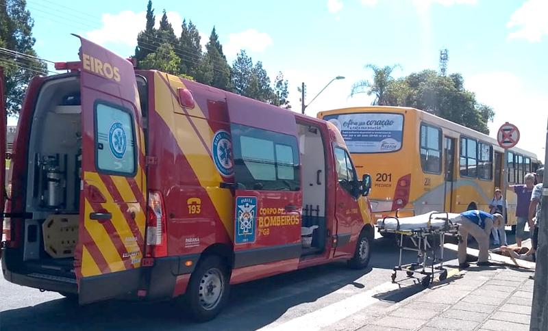 Coletivo atropela idosa em frente ao Cemitério Municipal