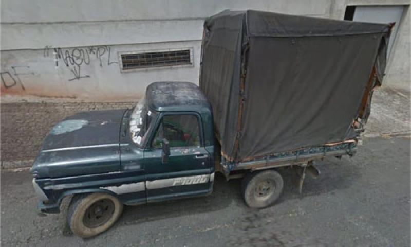 Duas caminhonetes furtadas no Centro e uma foi abandonada logo em seguida