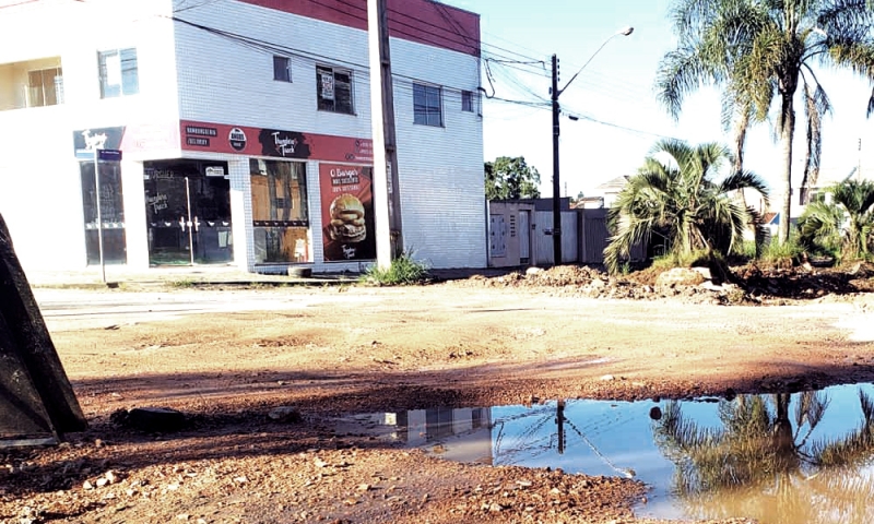 Obras de macrodrenagem estão em andamento, mas cidadãos pedem melhores condições de ruas