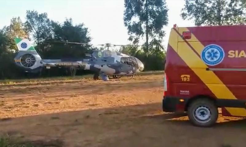 Trator passa por cima do condutor que é helitransportado para o Rocio