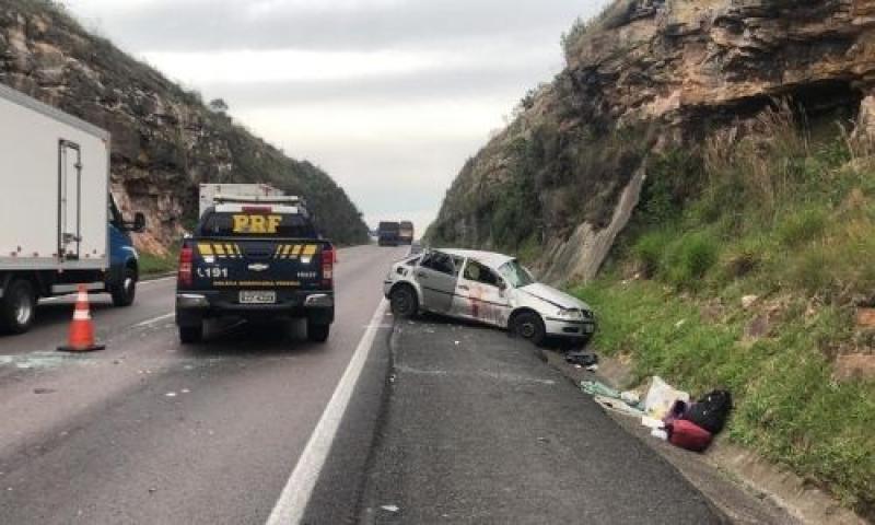 Capotamento no km 137 na BR-277 em Balsa Nova deixa três feridos e um morto