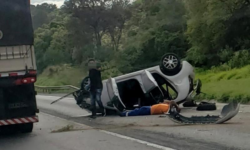 Motorista ferido em capotamento no km 107 da BR-277