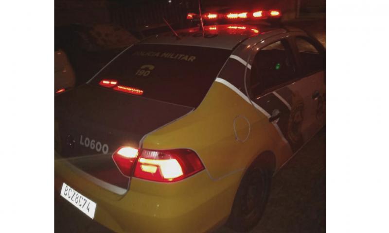 Homem é flagrado deitado com menina de 6 anos