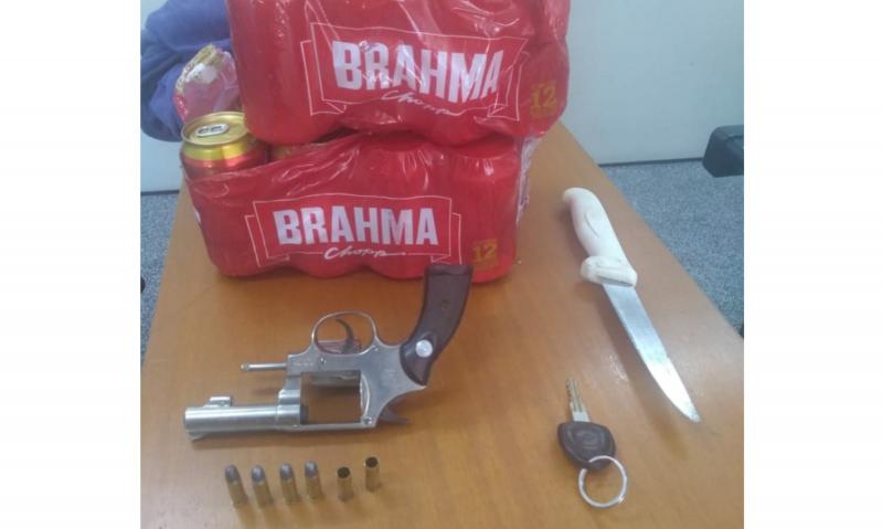 PM prende acusados de furto em mercado no Botiatuva e apreende armas