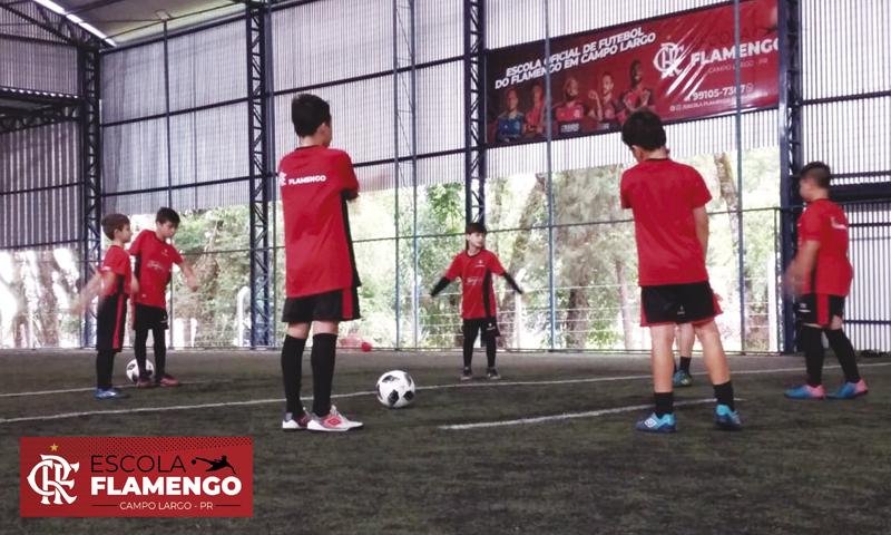 Escola Flamengo utiliza métodos iguais aos usados no Centro de Treinamento do Clube