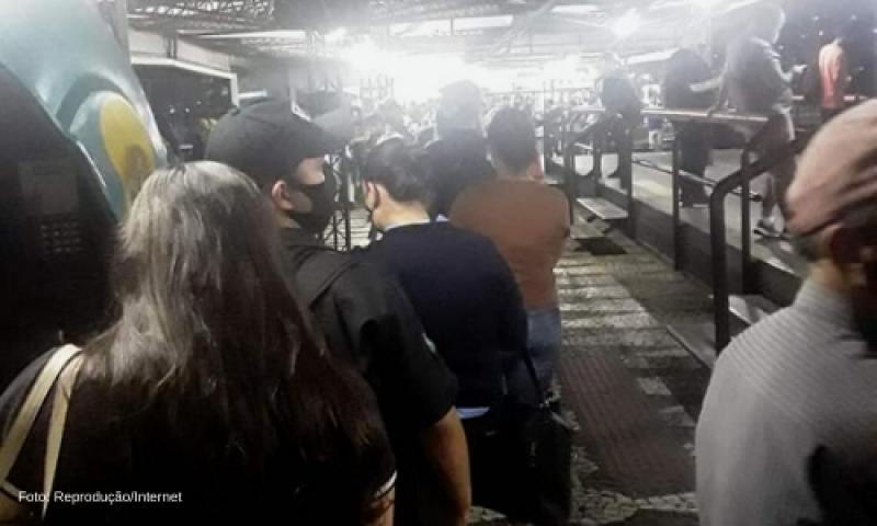 Trânsito intenso na região do Barigui e obras na pista comprometem o transporte público