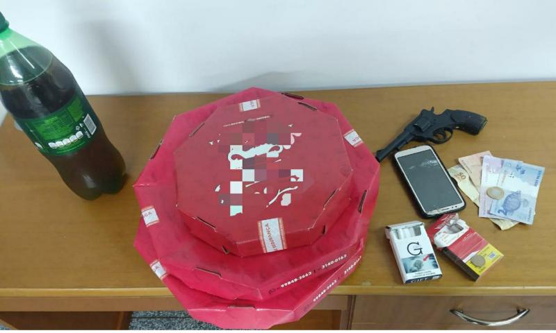 PM prende três indivíduos por roubo a motoboy na Vila Bancária