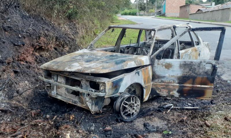 Veículo incendiado por marginais no São Caetano