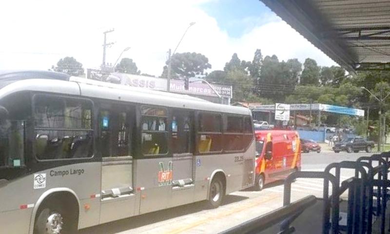 Esfaqueado é socorrido pelo Siate no Terminal Urbano