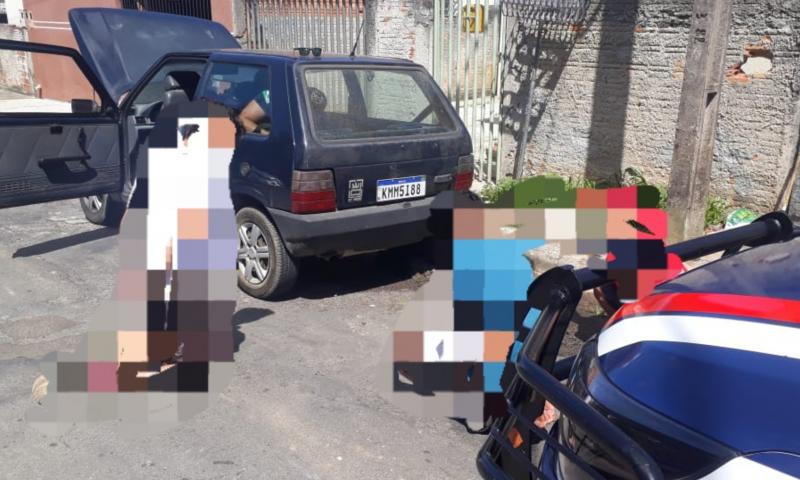 Indivíduos presos pela GM com um Uno furtado no Esmeralda 