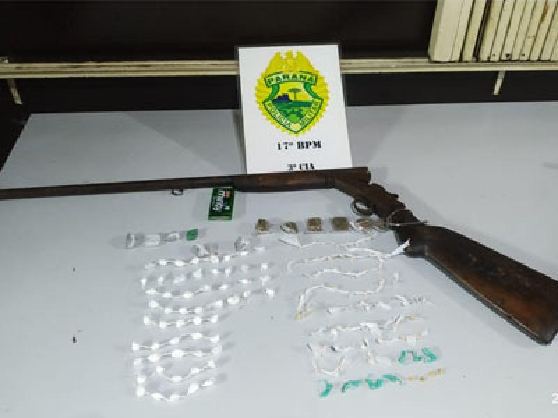 Policiais militares apreendem arma de fogo e drogas na Vila Tripa