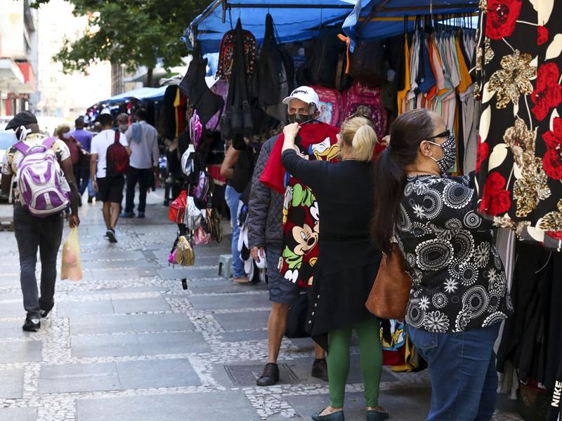 Consumidor está cauteloso na hora de gastar, diz pesquisa