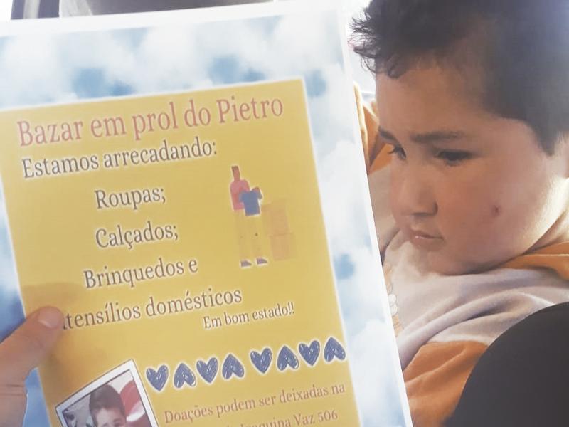 Família realiza bazar semanal em prol de  criança com autismo e má formação cerebral