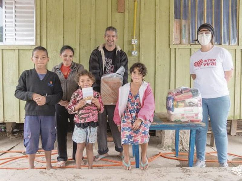 Campanhas de agasalho e arrecadação de alimentos se estendem a vários pontos da cidade para ajudar