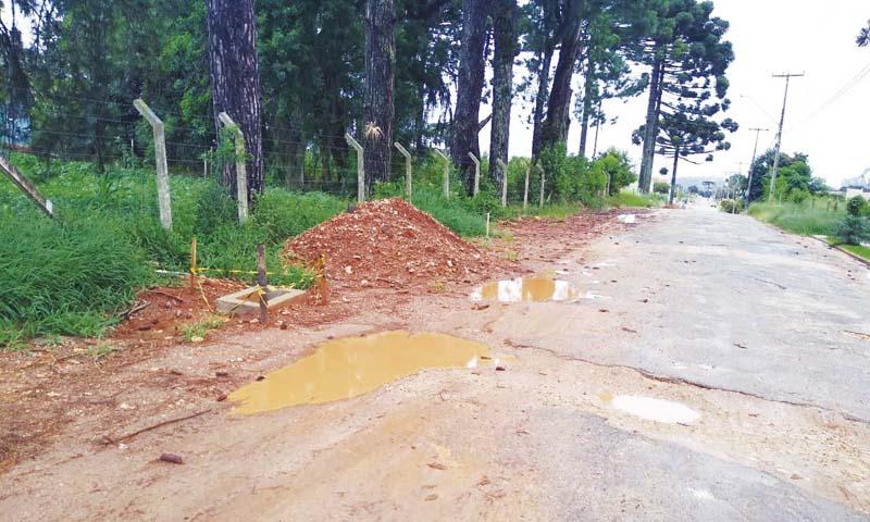 Obras inacabadas na Avenida  Campo Largo afetam o trânsito