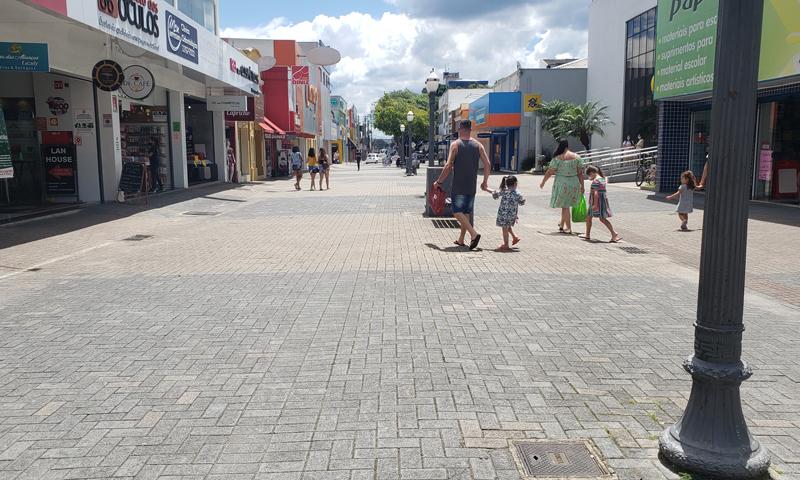 Movimento no comércio foi tranquilo no Carnaval e houve maior procura por alimentação e itens para volta às aulas