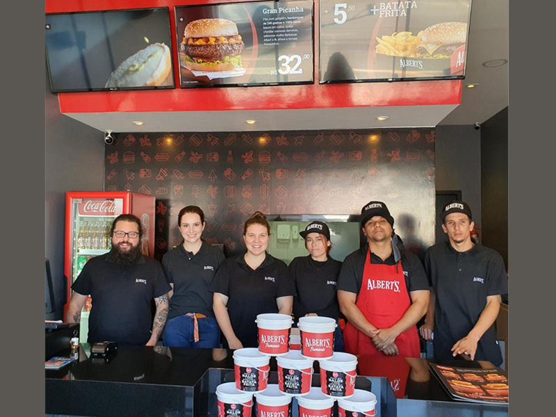 Franquia Albert’s Famous inaugura unidade de fast food em Campo Largo