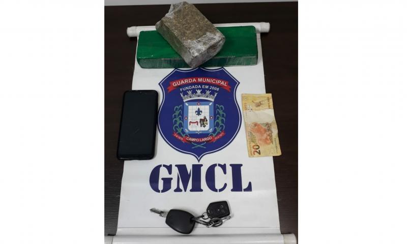 Indivíduo foge e outro é preso pela GMCL por tráfico de drogas no Águas Claras