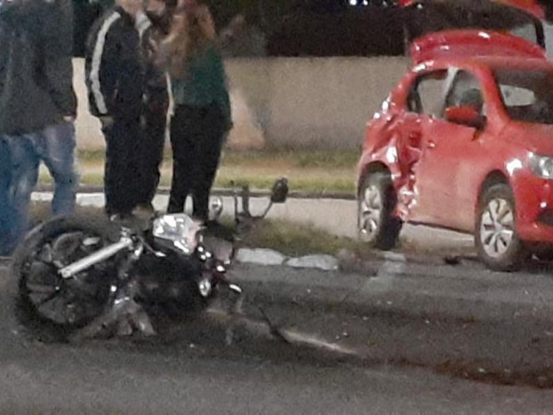 Colisão entre carro e moto deixa motociclista ferido na antiga 277