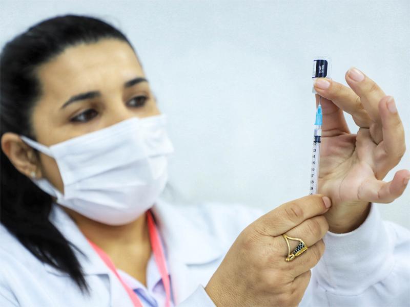 1,1 milhão de paranaenses não tomaram a segunda dose, aponta estudo da Secretaria de Saúde