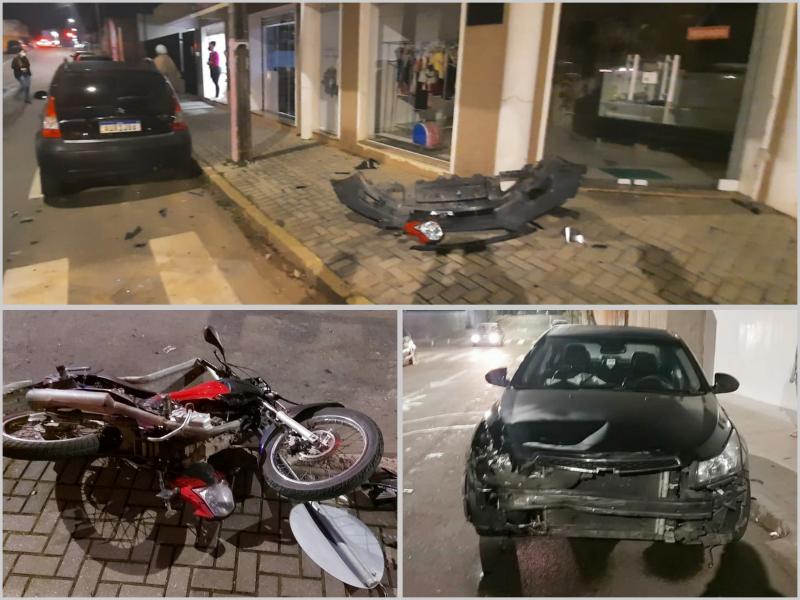 Colisão entre moto e carro no Centro deixa motociclista gravemente ferido