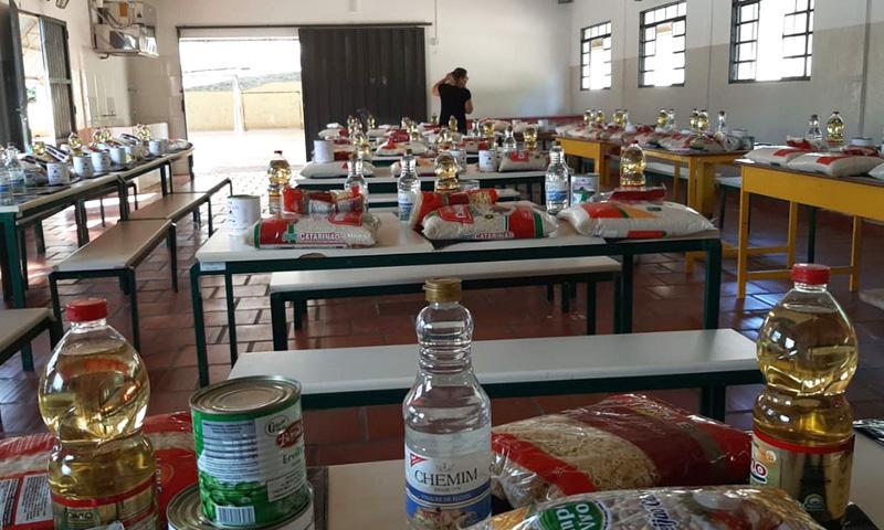 Escolas vão distribuir merenda para famílias de alunos mais vulneráveis