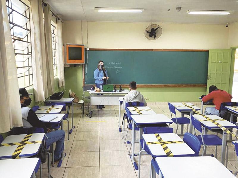 Colégios da rede estadual têm previsão de retorno com modelo híbrido ainda no final do mês