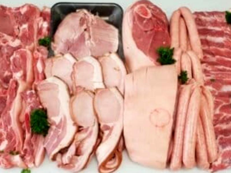 Polícia recupera carga roubada de carne suína. Material já estava à venda em mercados da RMC