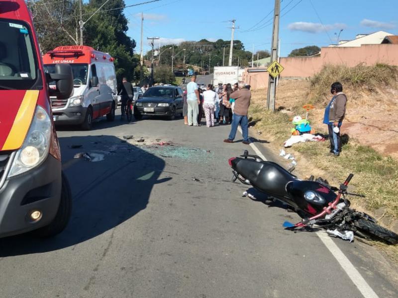 Jovem socorrido em estado grave após colisão entre moto e carro no Rivabem