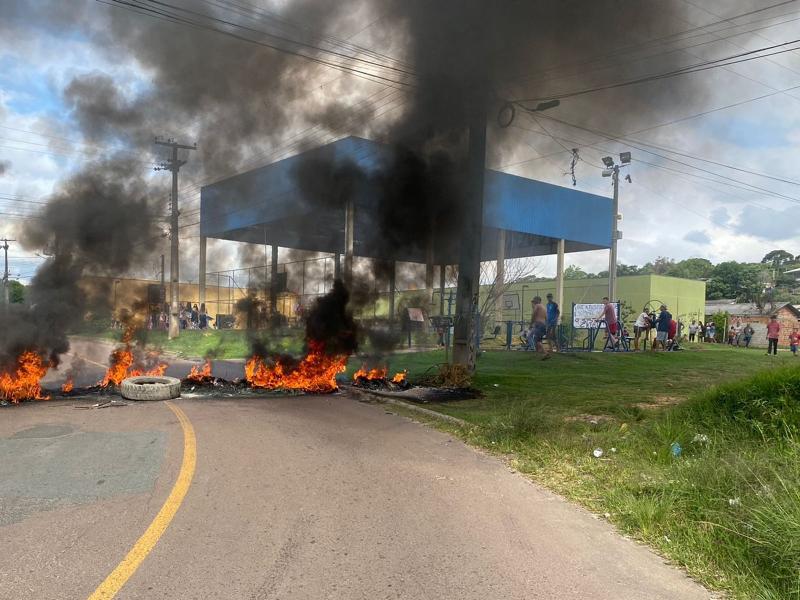 Moradores protestam contra a violência no Jardim Meliane