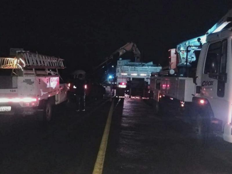 Colisão em poste no Moradias Bom Jesus causa apagão na região