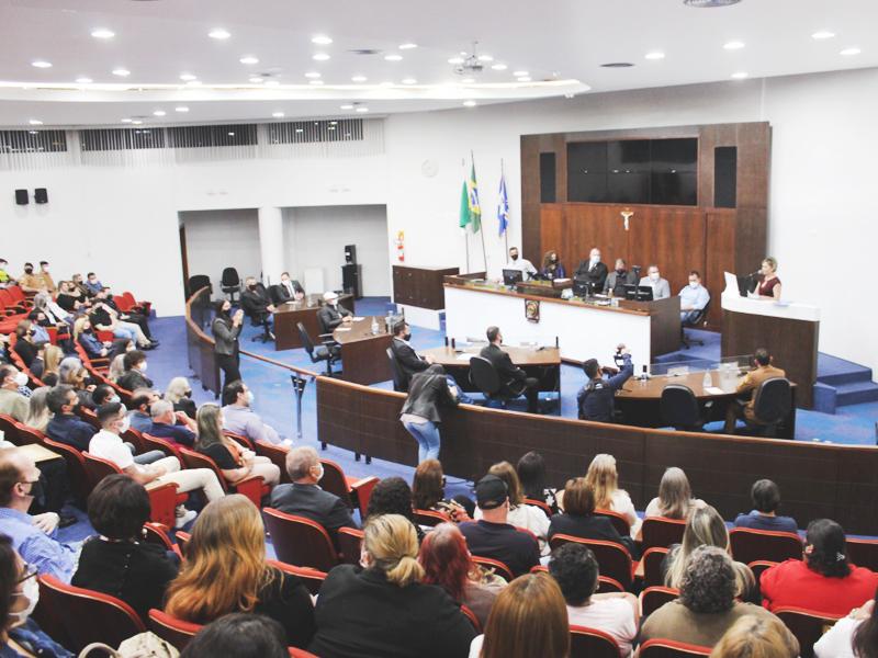 Câmara Municipal realiza sessão solene para entrega de títulos e honrarias