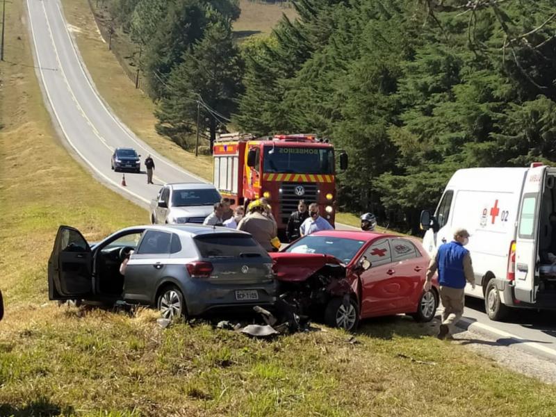 Colisão frontal entre dois veículos na PR-510 proximidades do Rodeio Santo Antônio