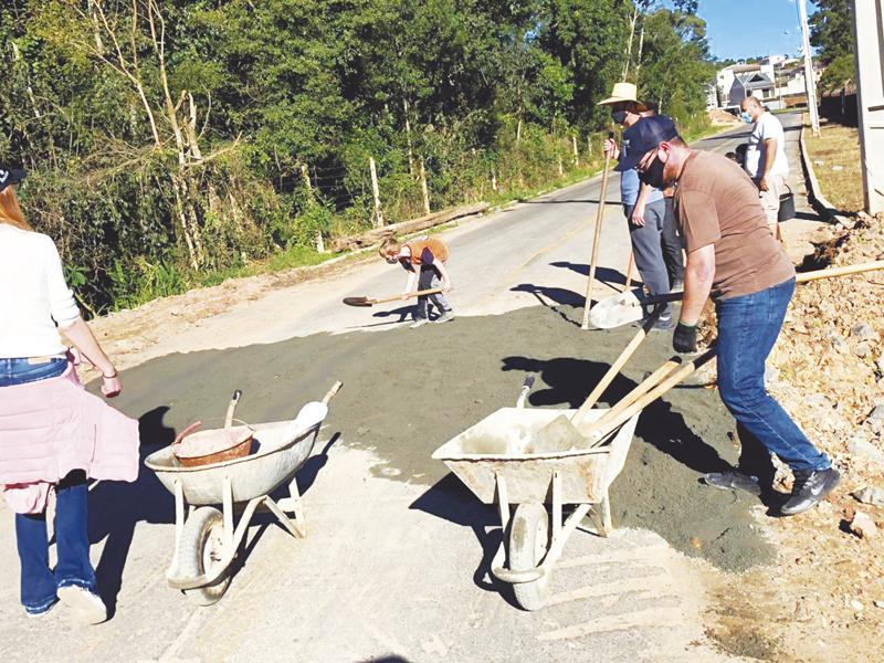 Moradores pedem providências para a Rua Antonio Boaron desde março 