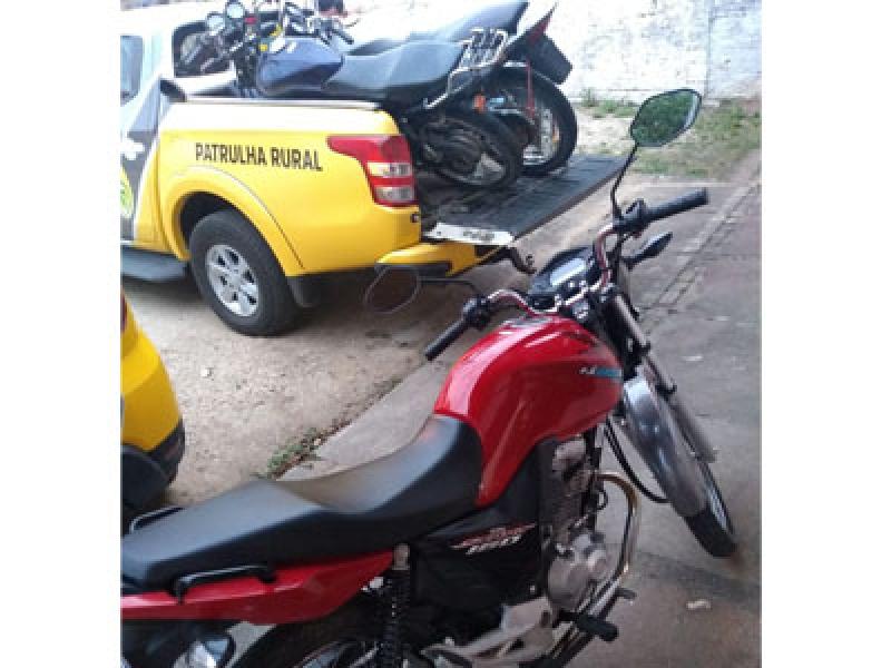 Motos com irregularidades apreendidas e condutores não habilitados autuados em Balsa Nova