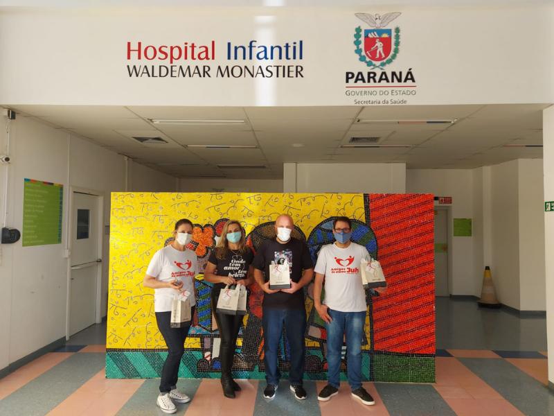 Parceria entre voluntários e empresa presenteia 350 crianças internadas em três hospitais